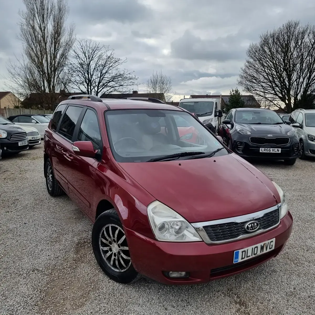 Used Kia Sedona 2010 Red MPV