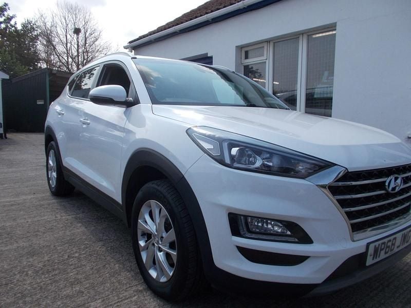 Used Hyundai Tucson SE 115 HP (84 kW) 2018 White SUV