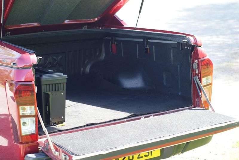 Used Isuzu D-Max 2020 Red Pickup