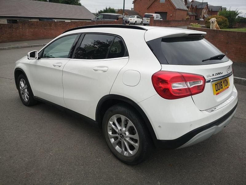 Used Mercedes GLA200 SE 136 HP (100 kW) 2018 White SUV