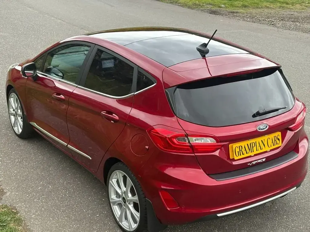 Używany Ford Fiesta Vignale 100 KM (73 kW) 2019 Czerwony Hatchback