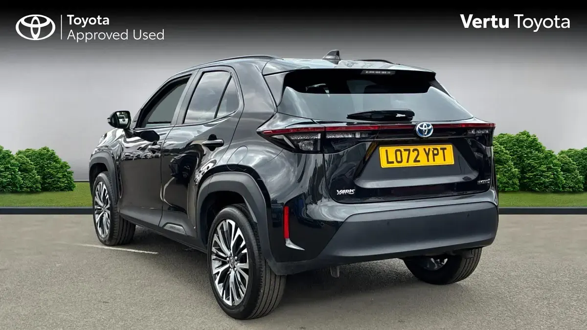 Used Toyota Yaris Hybrid 116 HP (85 kW) 2022 Eclipse black Estate