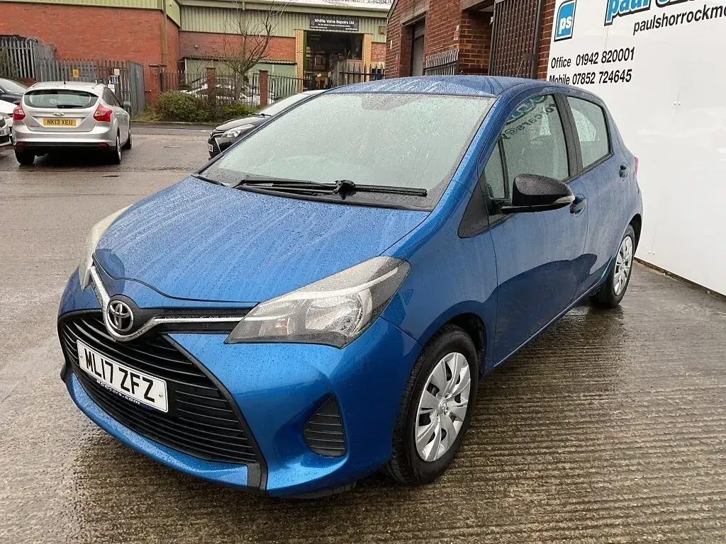 Usado Toyota Yaris Active 2017 Azul Citadino