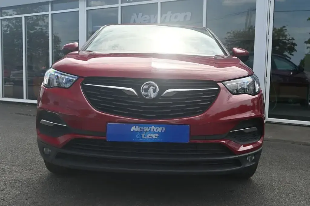 Used Vauxhall Grandland X S 130 HP (95 kW) 2019 Red SUV