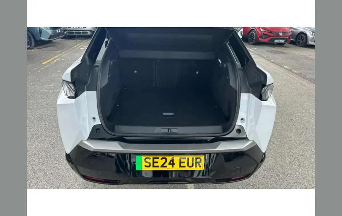 Used Peugeot e-3008 GTi 156 kW (213 HP) 2024 White SUV