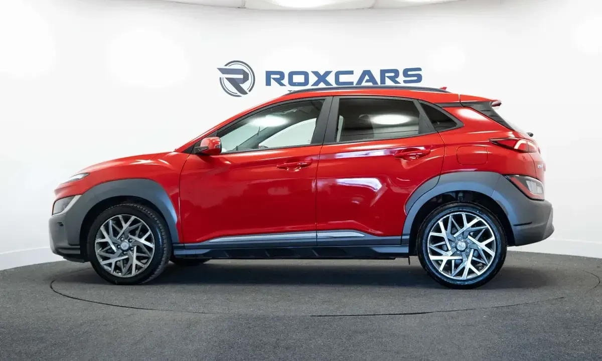 Używany Hyundai Kona Premium 141 KM (103 kW) 2023 Czerwony SUV