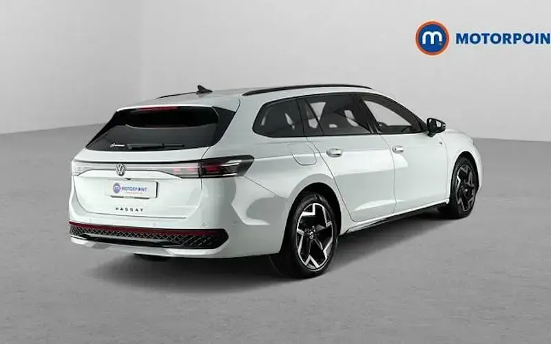 Used VW Passat R-line 204 HP (150 kW) 2025 White Estate