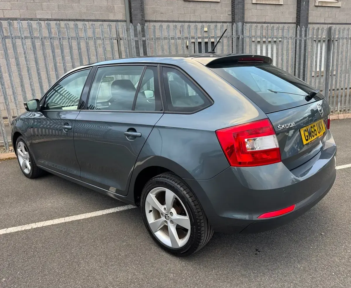 Used Skoda Rapid SE 90 HP (66 kW) 2017 Grey Hatchback