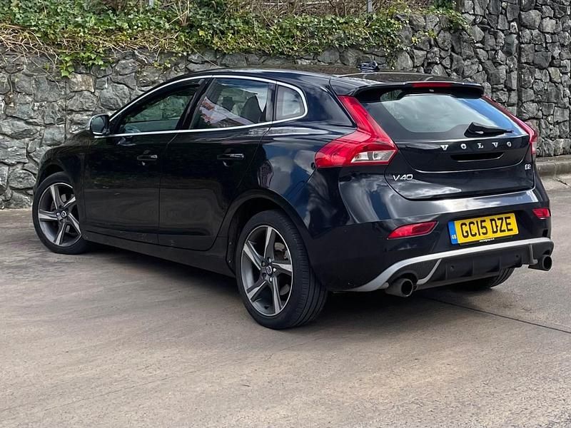 Used Volvo V40 R-Design 115 HP (84 kW) 2015 Black Hatchback
