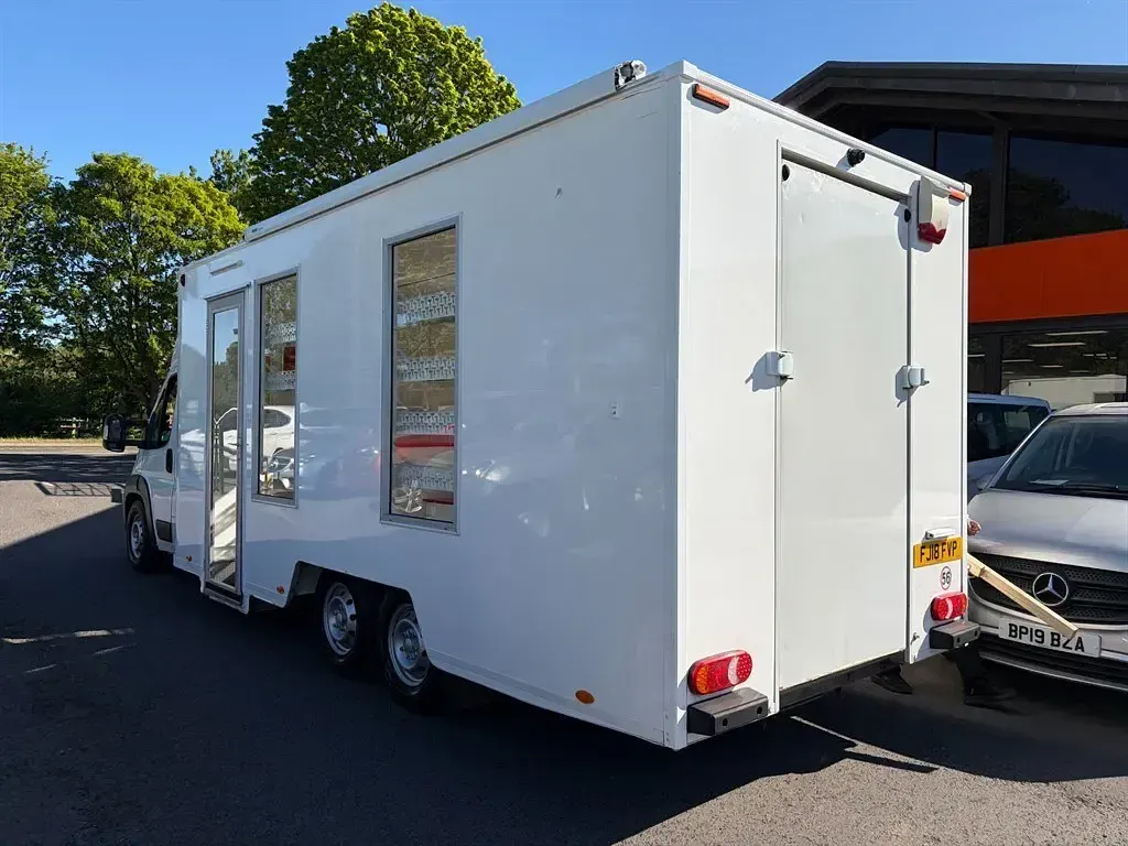 Second-hand Peugeot Boxer 2018 Alb Van