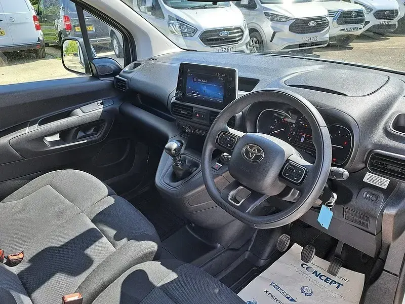 Usado Toyota Proace 2023 Branco Monovolume
