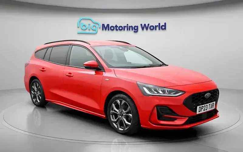 Used Ford Focus ST-Line 125 HP (91 kW) 2023 Red Estate