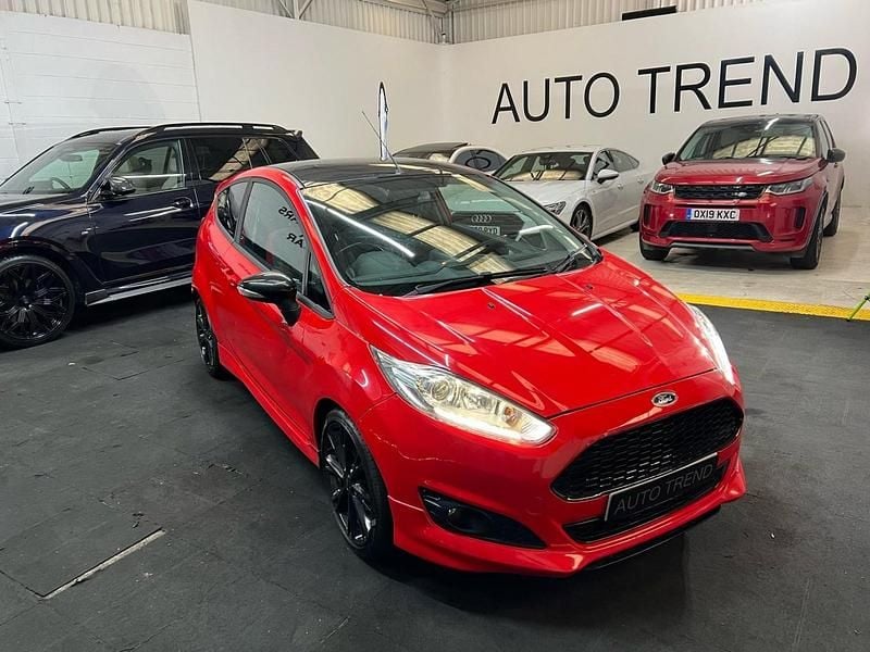 Red Used 2016 Ford Fiesta Zetec Hatchback | £4,991 (Fair price) - Image 1/4