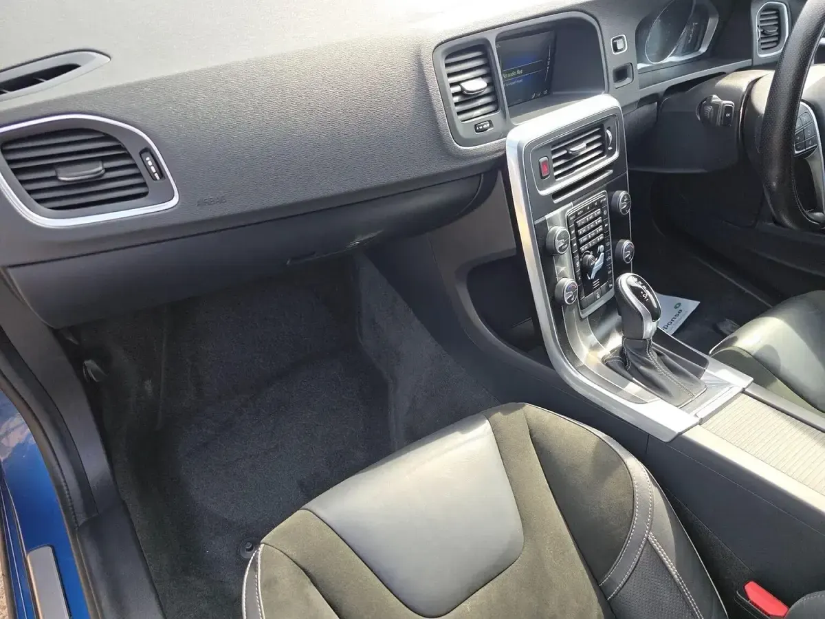 Used Volvo V60 R-Design 2016 Blue Estate