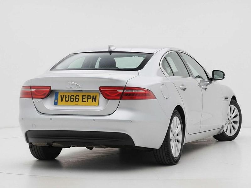 Used Jaguar XE Prestige 163 HP (119 kW) 2016 Silver Sedan