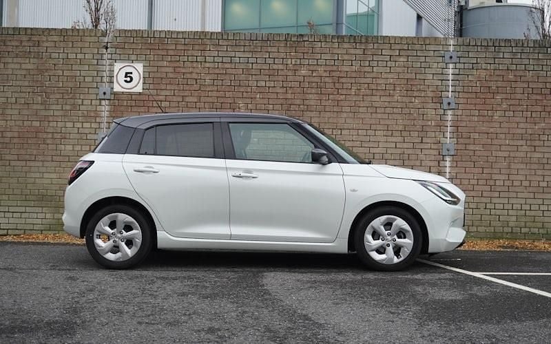 Used Suzuki Swift 82 HP (60 kW) 2024 White Hatchback
