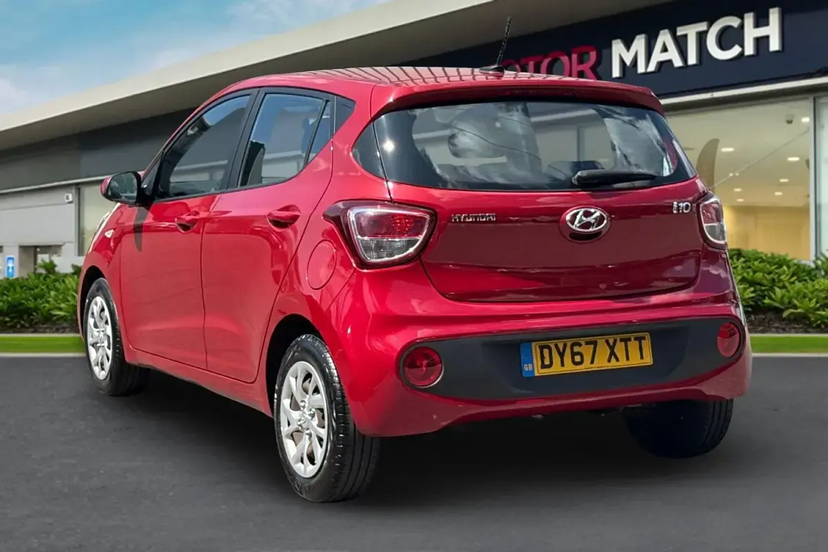 Used Hyundai i10 SE 67 HP (49 kW) 2017 Red Hatchback