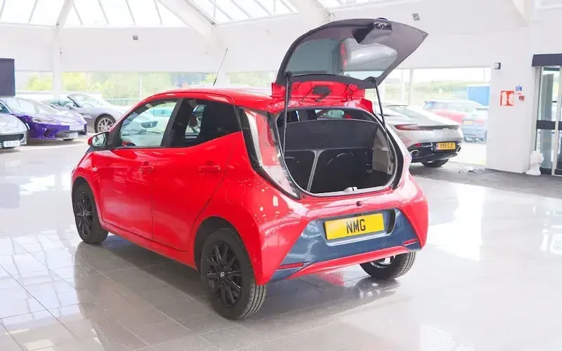 Used Toyota Aygo x-style 69 HP (50 kW) 2018 Red Hatchback