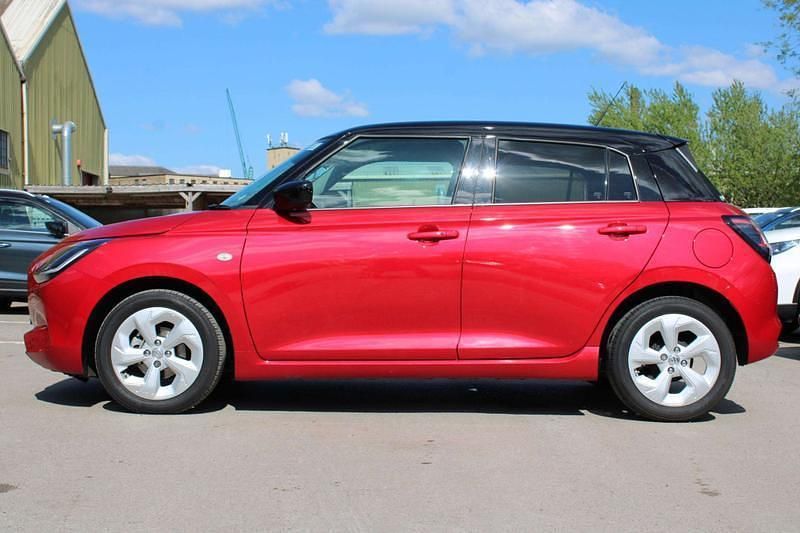Używany Suzuki Swift 82 KM (60 kW) 2025 Czerwony Hatchback