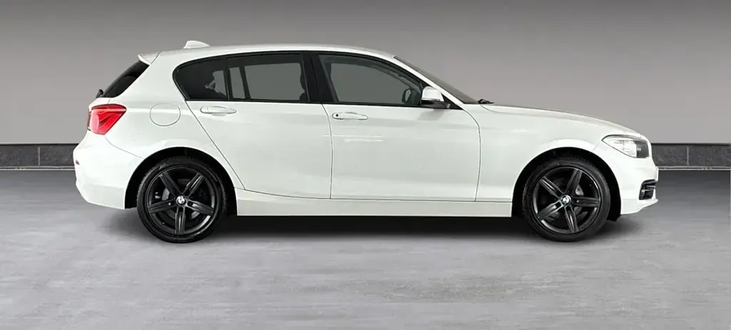 Used BMW 120 Sport Line 190 HP (139 kW) 2018 White Hatchback
