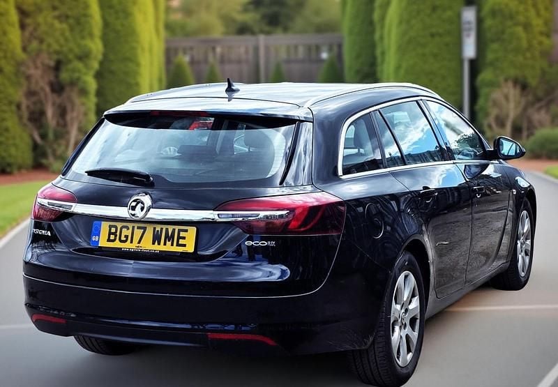 Used Vauxhall Insignia 136 HP (100 kW) 2017 Black Estate