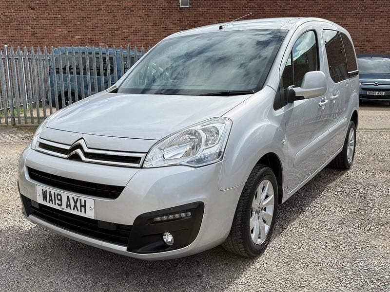 Used Citroën Berlingo Feel 100 HP (73 kW) 2019 Silver MPV