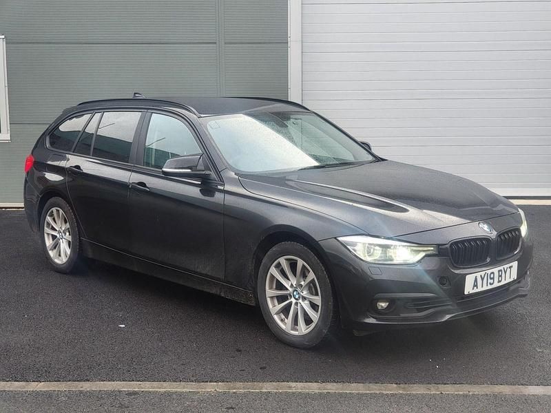 Used BMW 330 Luxury Line 258 HP (189 kW) 2019 Black Estate