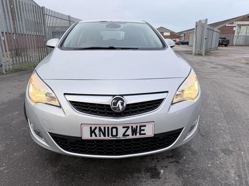 Used Vauxhall Astra Elite 2010 Silver Hatchback