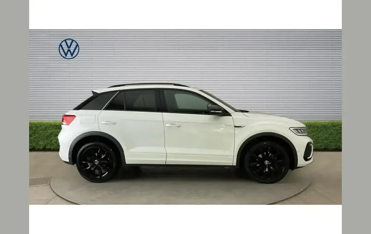 Used VW T-Roc R-line 150 HP (110 kW) 2024 White SUV