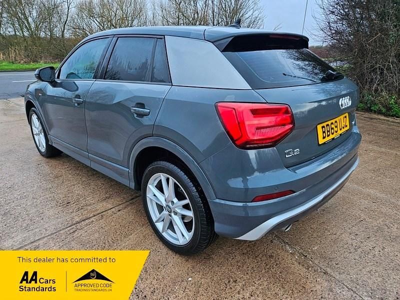 Usado Audi Q2 S-Line 116 CV (85 kW) 2019 Gris SUV