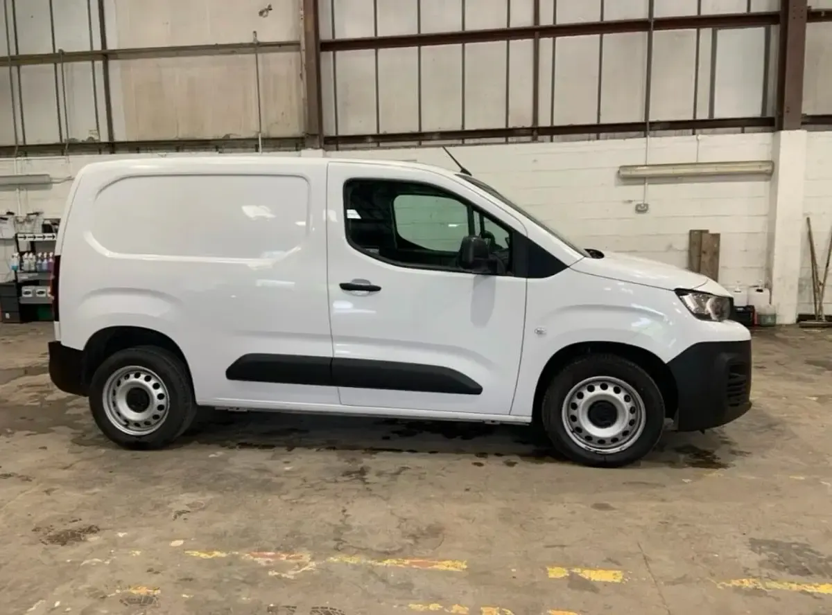 Used Peugeot Partner Premium 131 HP (96 kW) 2023 White MPV