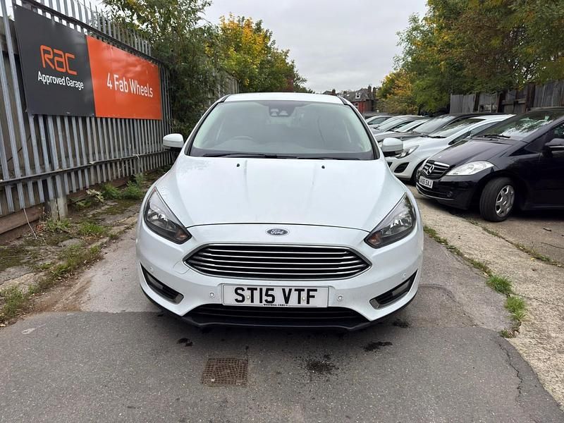 Używany Ford Focus Titanium 125 KM (91 kW) 2015 Biały Hatchback