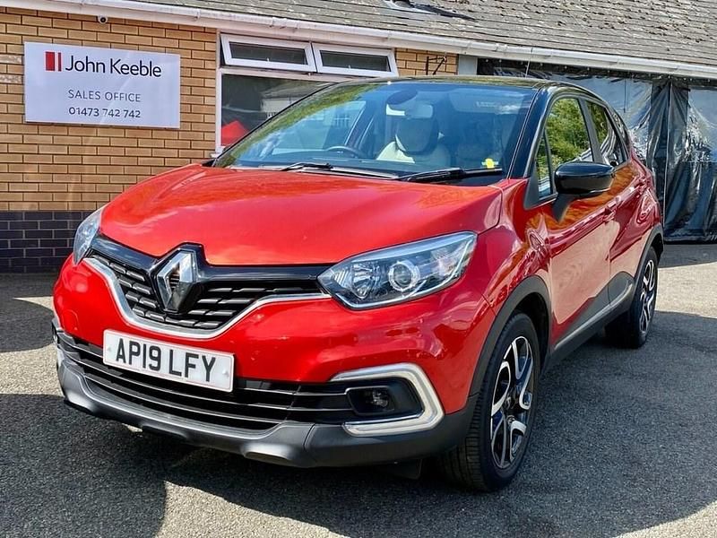 Red/black Used 2019 Renault Captur Iconic SUV | £11,799 (Fair price) - Image 1/4