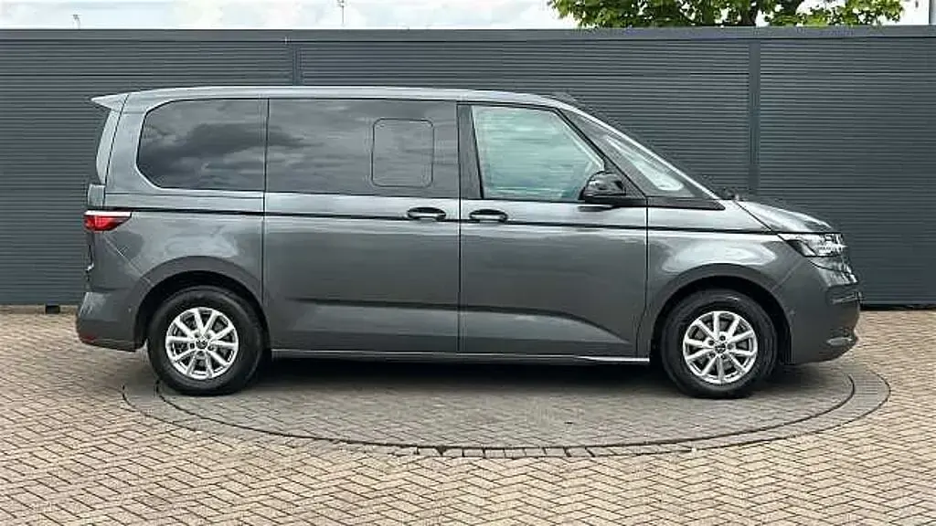 Used VW Multivan Life 150 HP (110 kW) 2025 Grey MPV