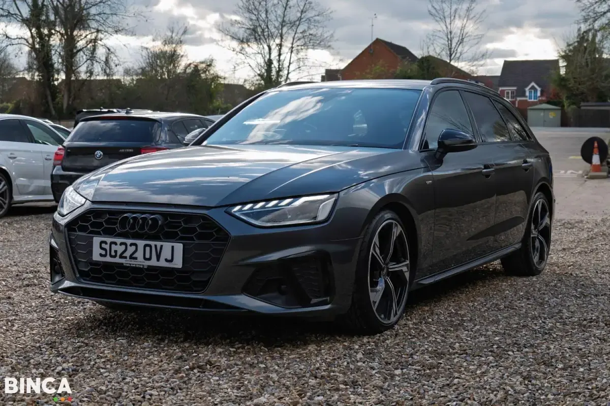 Usado Audi A4 Black Edition 150 CV (110 kW) 2022 Gris Familiar
