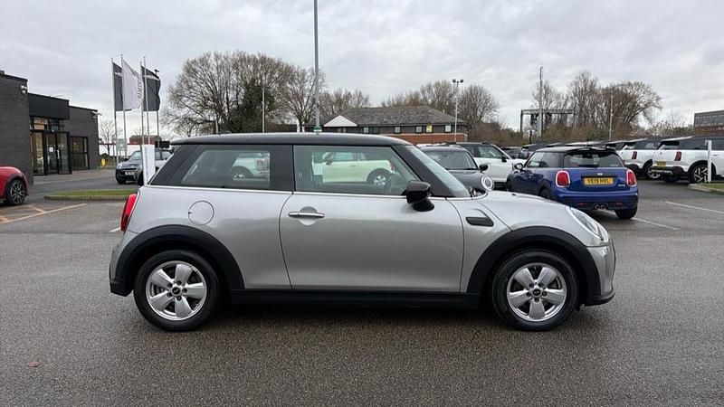 Used Mini Cooper Classic 134 HP (98 kW) 2023 Silver Hatchback