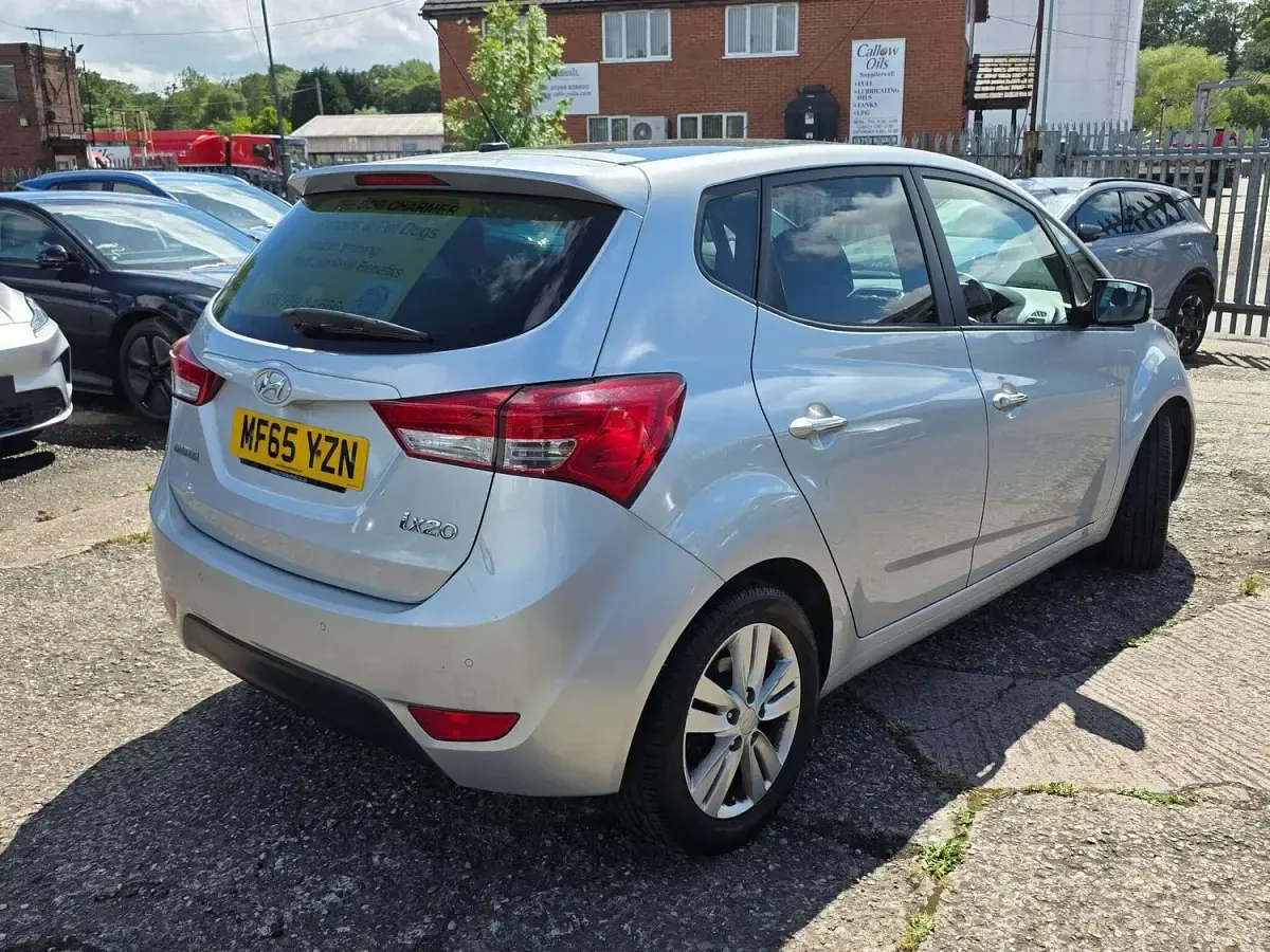 Used Hyundai ix20 Style 90 HP (66 kW) 2015 Silver Hatchback