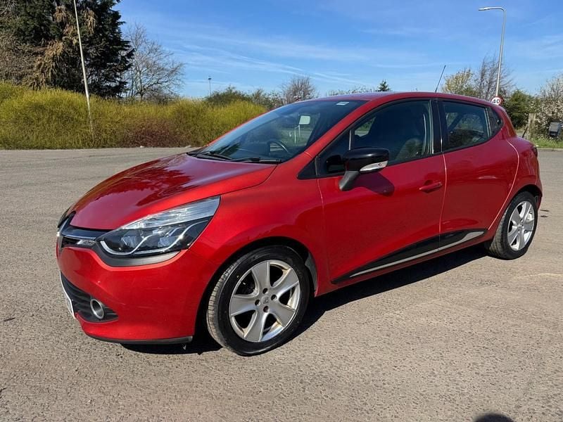 Used Renault Clio IV Dynamique 90 HP (66 kW) 2016 Red Hatchback