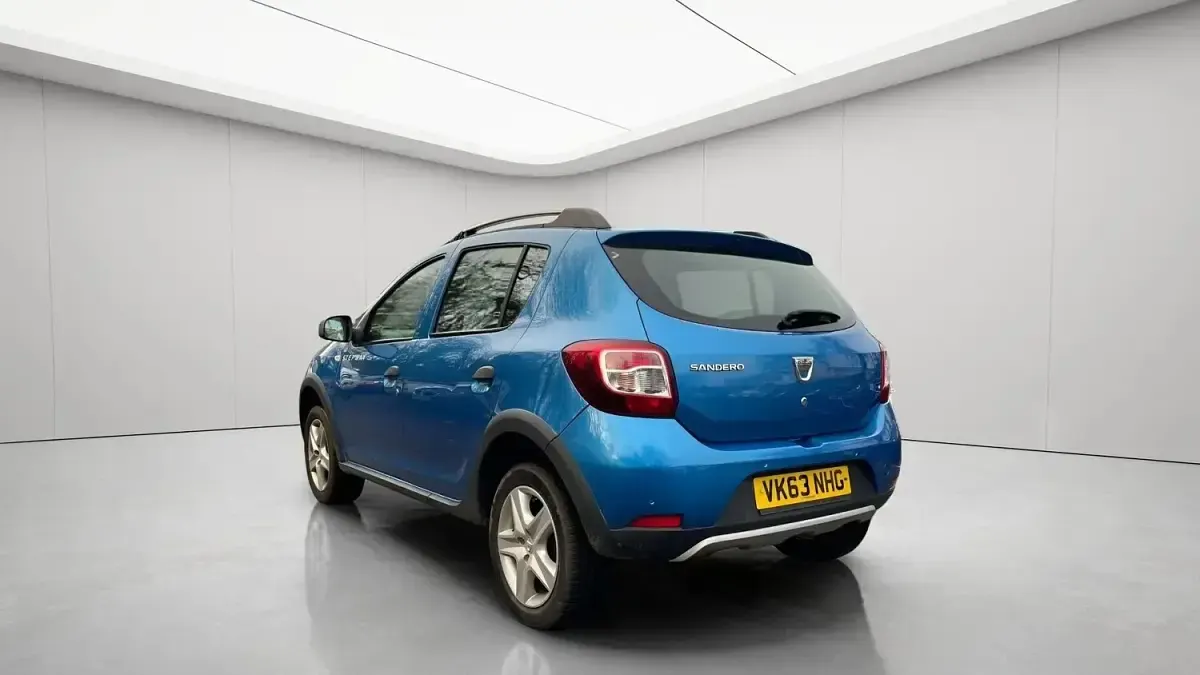 Used Dacia Sandero Lauréate 90 HP (66 kW) 2014 Blue Hatchback