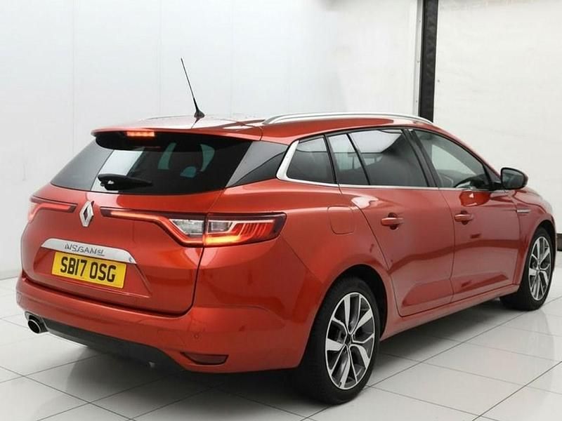 Used Renault Mégane GrandTour Dynamique 110 HP (80 kW) 2017 Red Estate