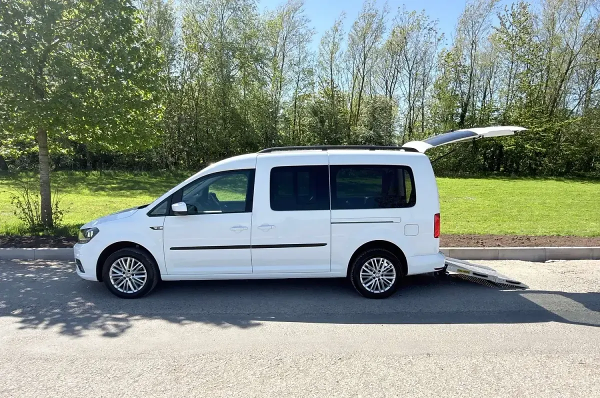 Begagnad VW Caddy Maxi Life 2020 Lila Minibuss