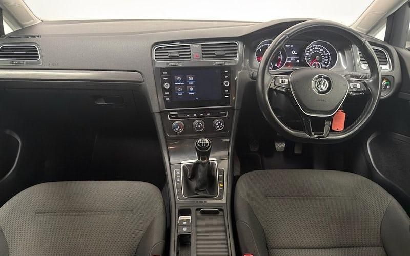 Used VW Golf VII SE 116 HP (85 kW) 2018 Silver Hatchback