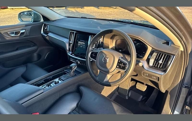 Usado Volvo V60 CC Plus 190 HP (139 kW) 2020 Cinzento Carrinha