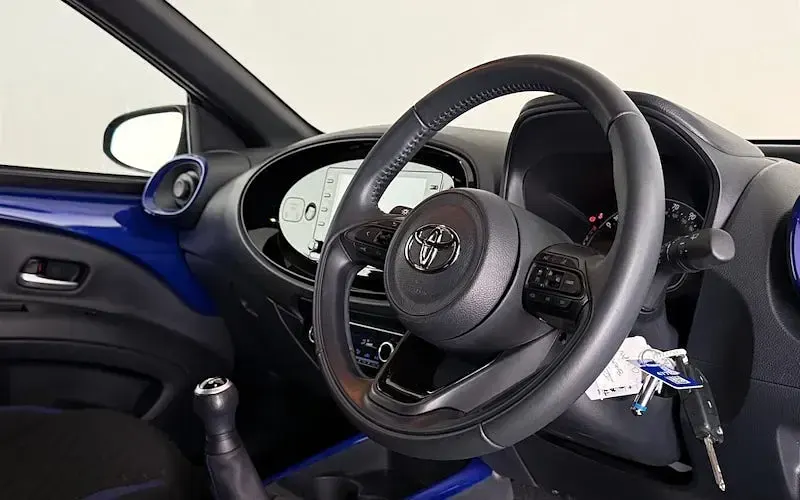 Used Toyota Aygo X 72 HP (52 kW) 2023 Blue SUV