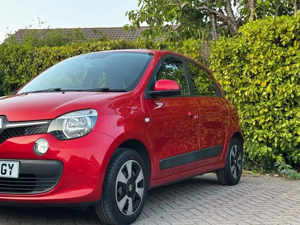 Used Renault Twingo Play 70 HP (51 kW) 2014 Red Hatchback