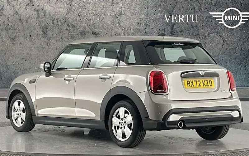 Usado Mini Cooper Classic 136 HP (100 kW) 2022 Cinzento Citadino