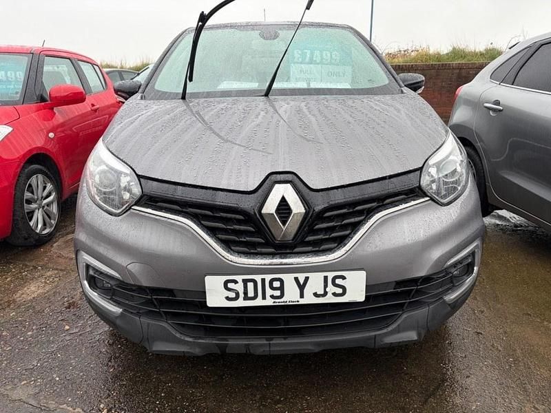 Used Renault Captur Iconic 90 HP (66 kW) 2019 Grey/black SUV