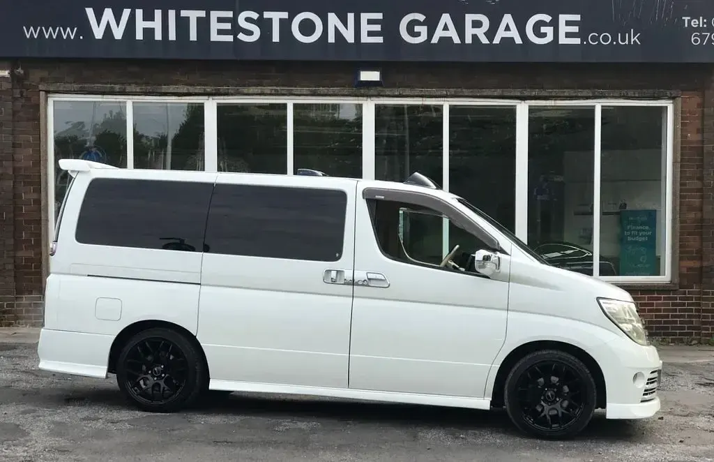 Used Nissan Elgrand S 2006 White MPV