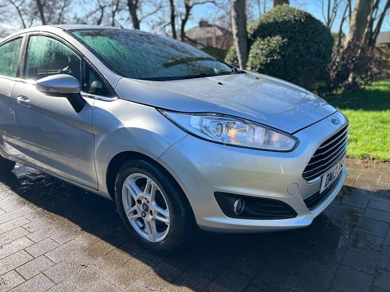 Used Ford Fiesta Zetec 125 HP (91 kW) 2013 Silver Hatchback