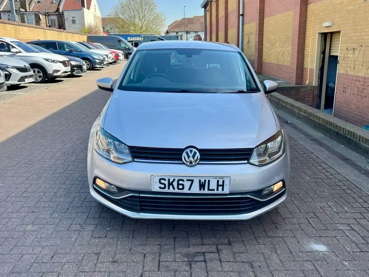 Używany VW Polo Edition 2017 Srebrny Hatchback
